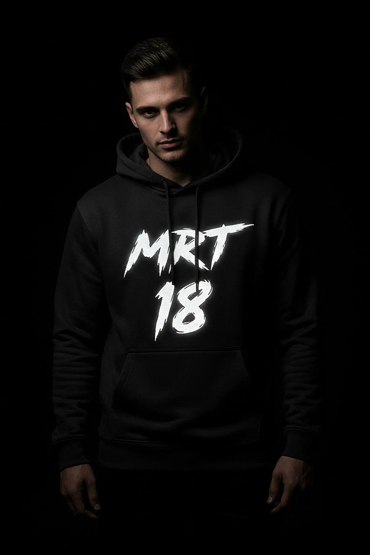 MERT 18 reflektör baskı yakın çekim distressed grunge font beyaz parlaklık
