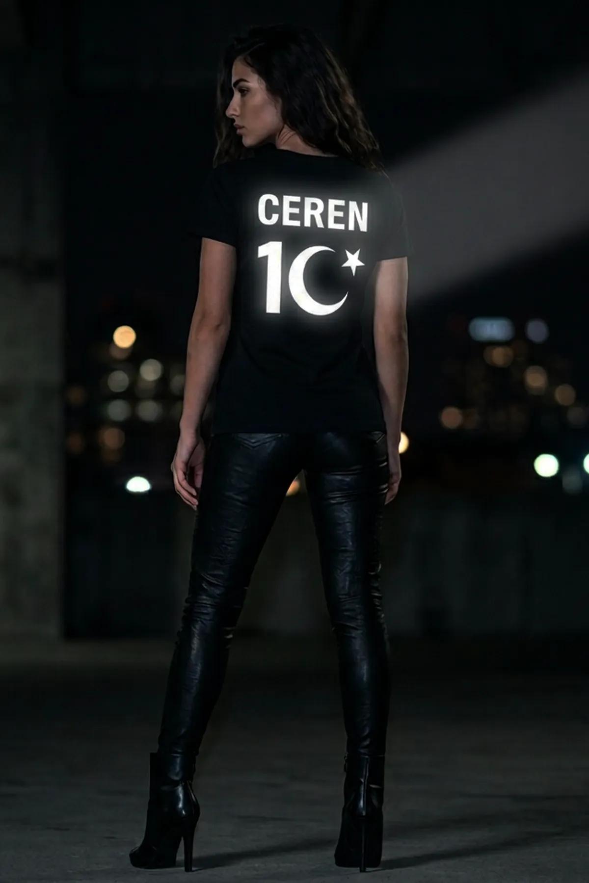 Siyah kadın tişört sırtında reflektörlü CEREN 10 baskısı, gece arka görünüm
