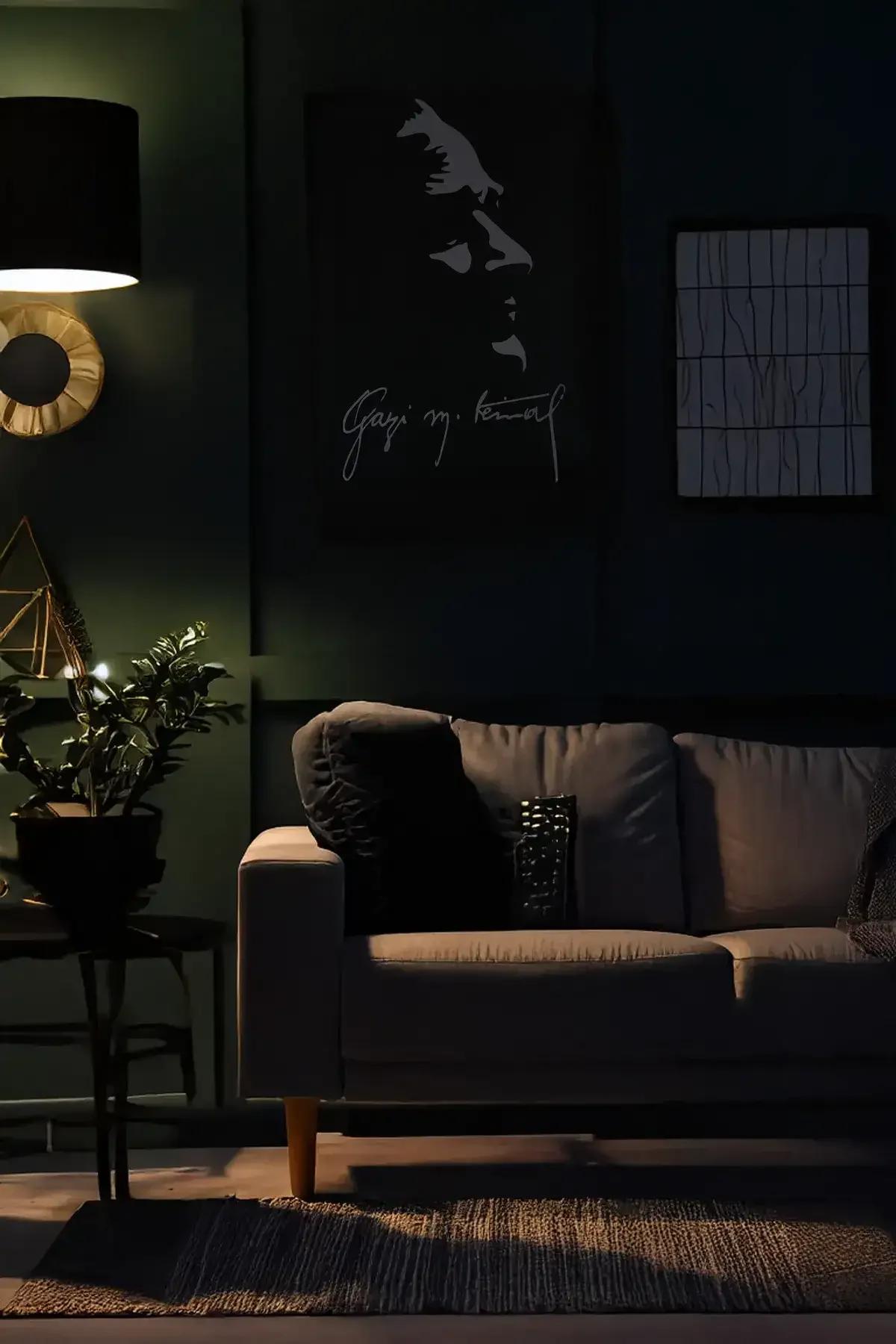 Modern minimalist Atatürk tablosu salon ortamında spot ışıkla aydınlatılmış görünüm
