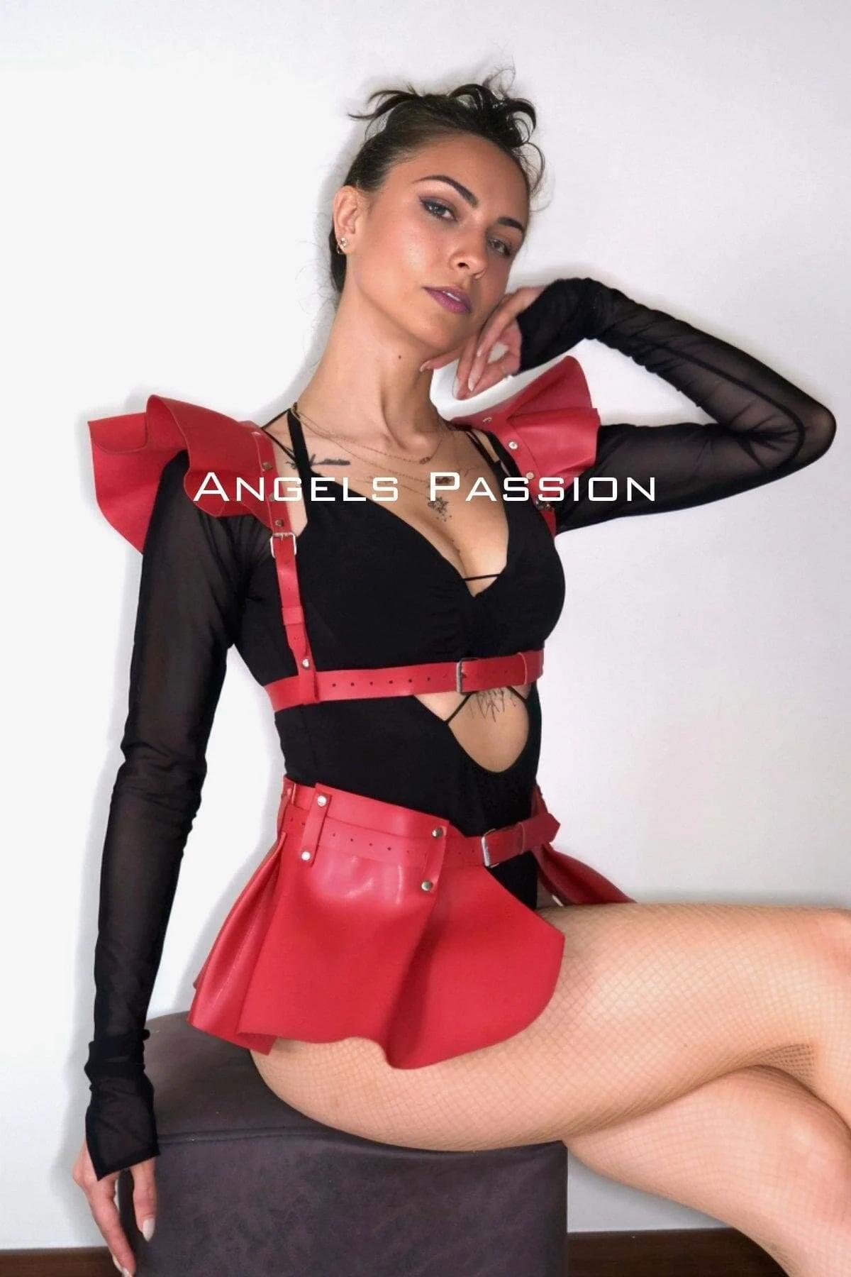 kırmızı suni deri mini etek bel toka perçin detayı harness set