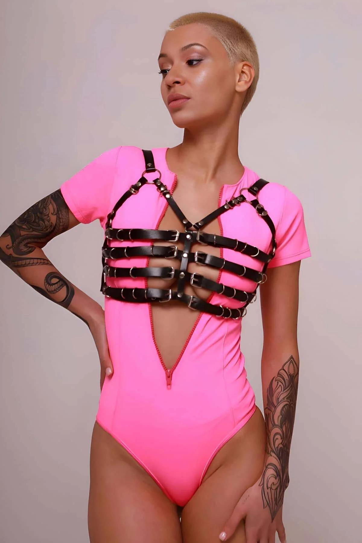 vegan deri göğüs harness 75-100 cm beden uyumu toka ayarı detayı