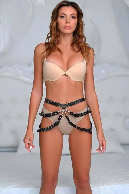 siyah PU deri harness bel bantları gümüş metal toka ön görünüm
