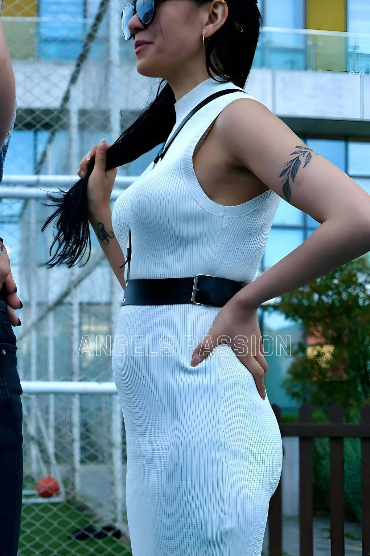 siyah PU deri harness gümüş çıtçıt toka detayı yakın çekim