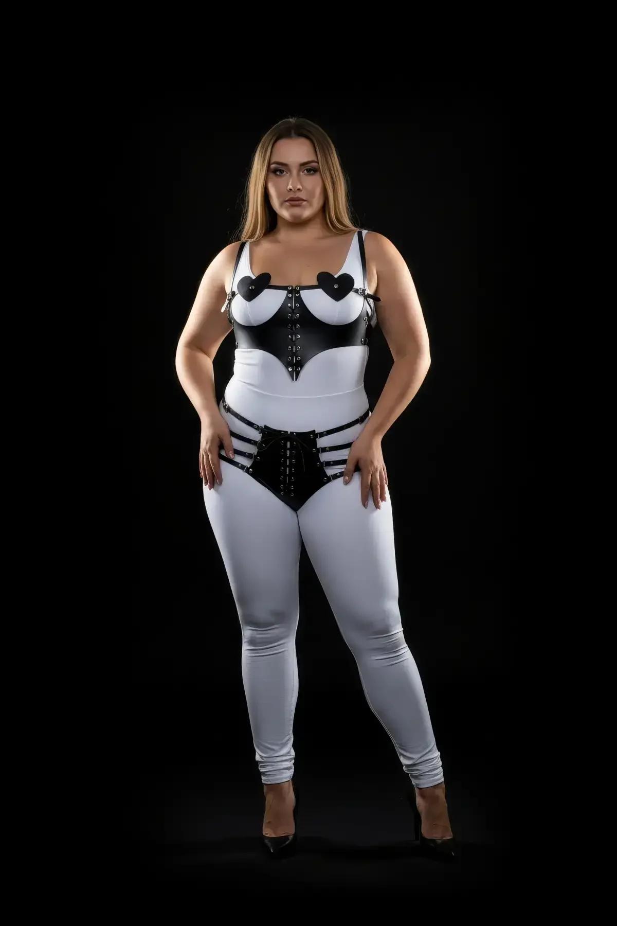 Büyük beden harness set üç sıra bel-kalça kayışı gümüş toka detayı önden görünüm