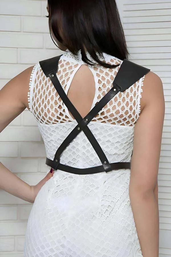 siyah vegan deri göğüs harness çapraz sırt kayışları gümüş metal tokalar kıyafet üzeri