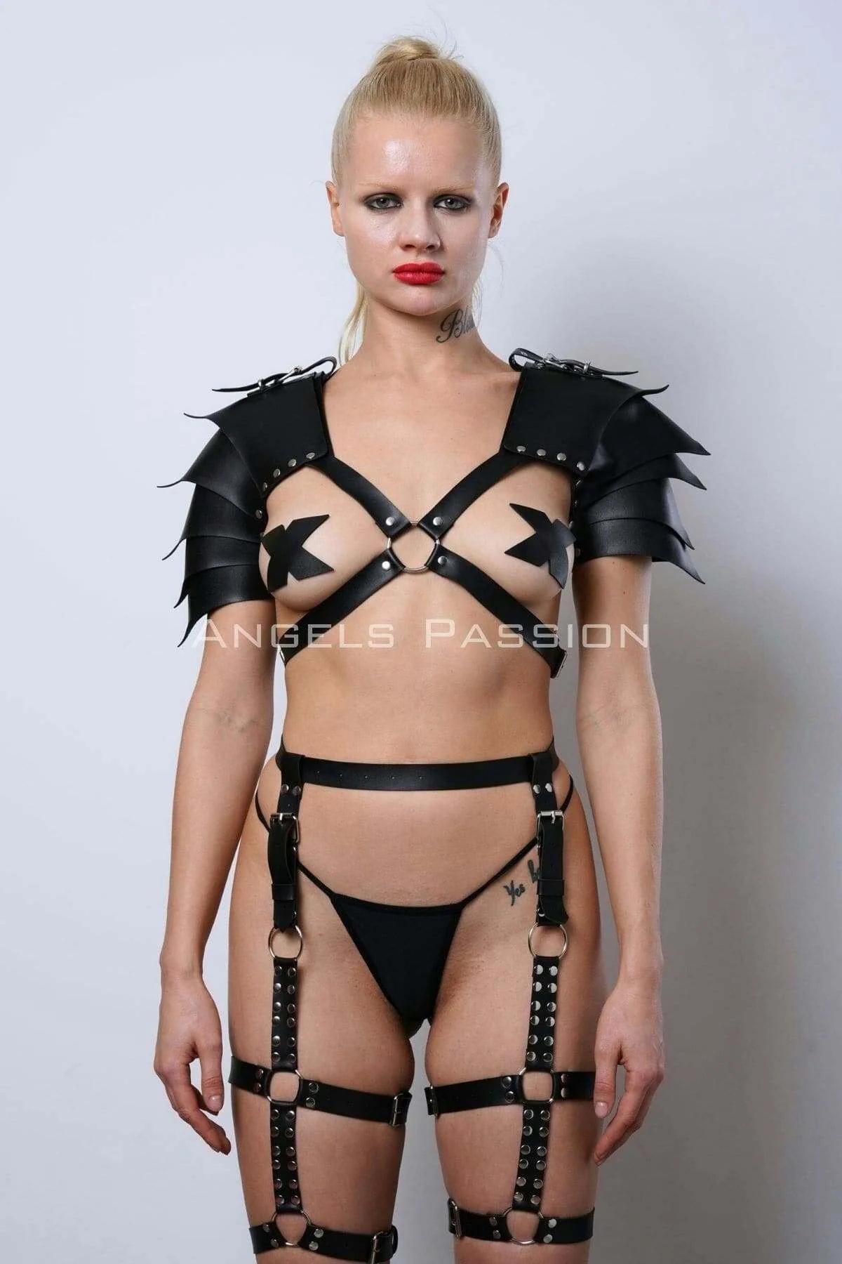 Dört parçalı siyah deri kadın harness set: omuz zırhı, bel bandı, bacak bantları ürün detay