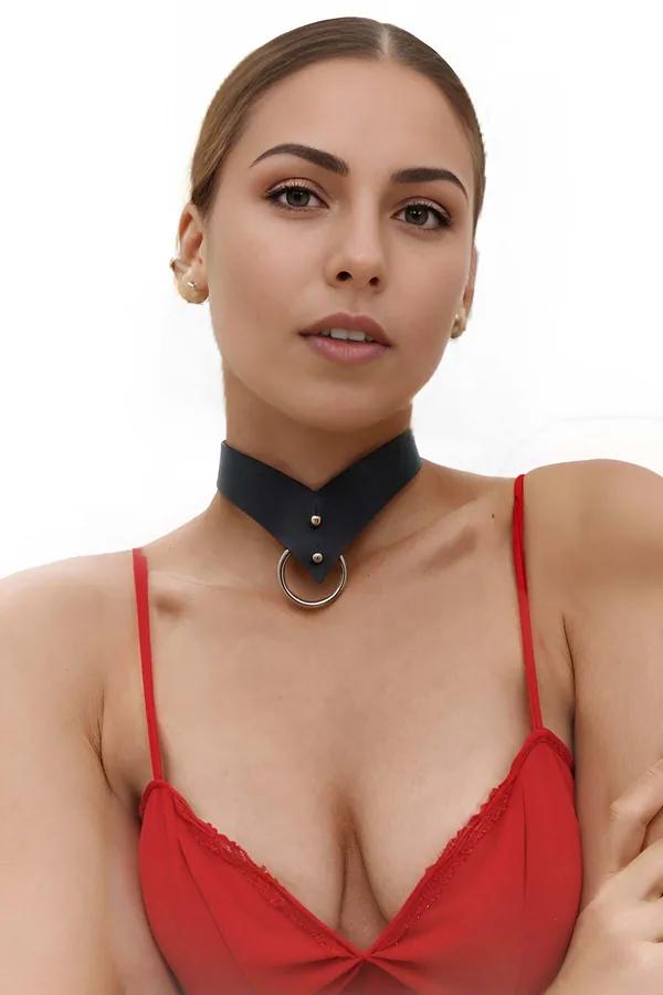 siyah vegan deri choker kolye gümüş O-halka ve perçin detaylı boyunda