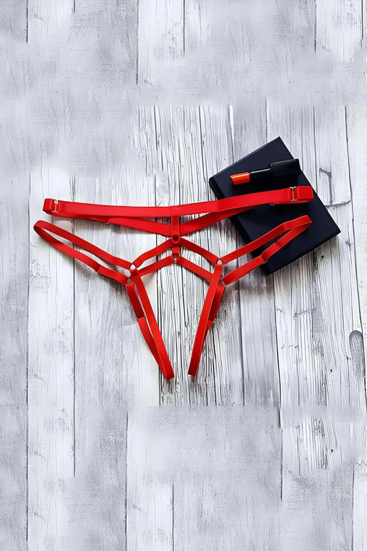 kırmızı harness string çoklu lastik bantlı tanga altın toka detayı düz yatay görünüm
