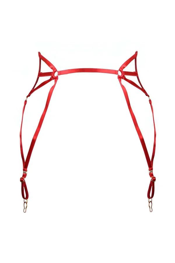 Kırmızı saten kedi kulaklı jartiyer harness altın ton metal klipsler ve O-halkalar beyaz arka plan