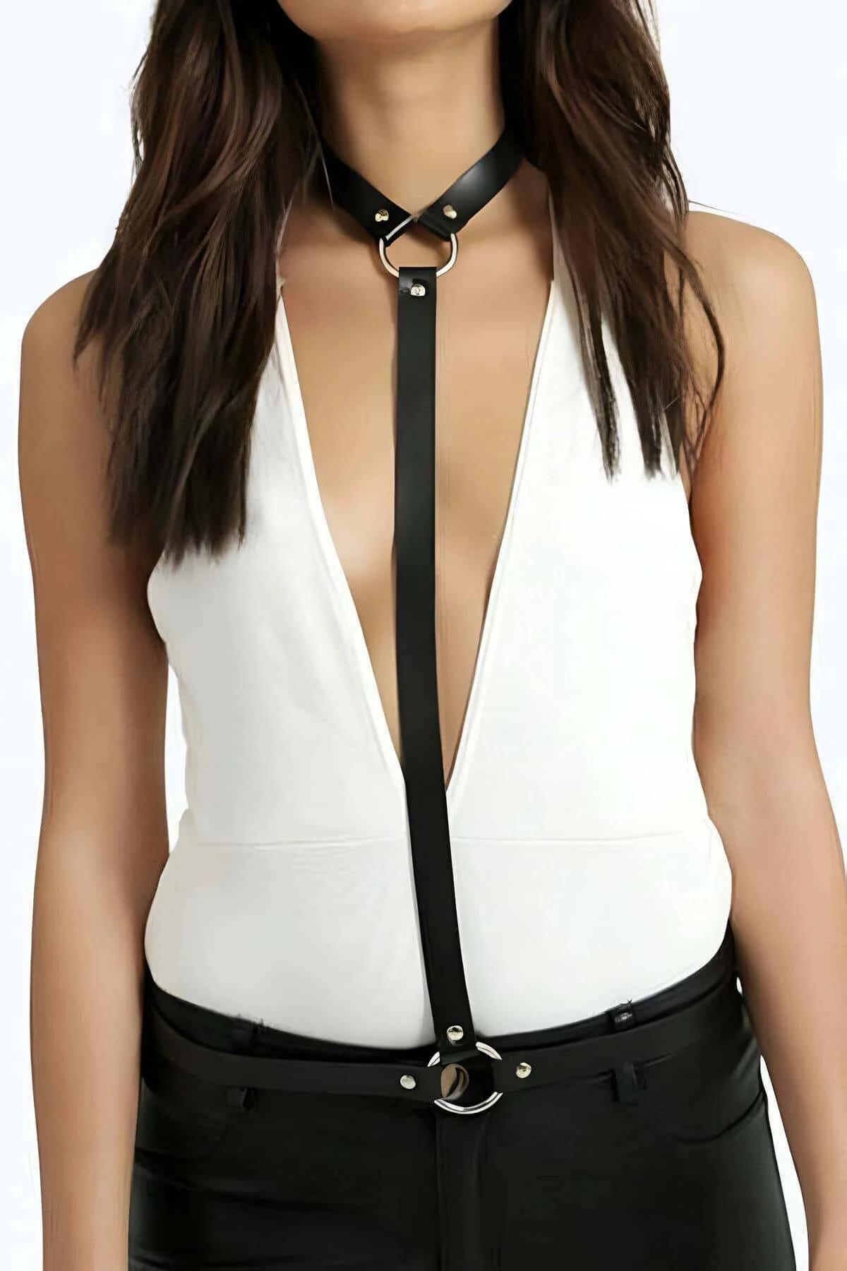 siyah suni deri choker harnes gümüş perçin detay yakın çekim