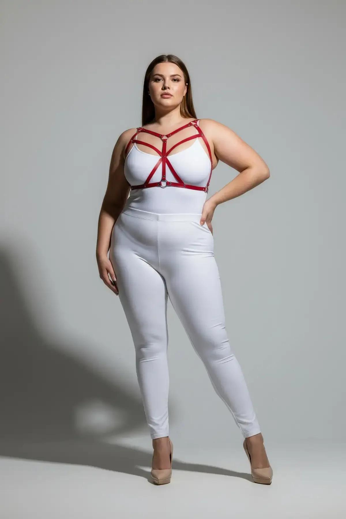 Adjustable red body harness close-up showing 1.5 cm straps and silver slide buckles