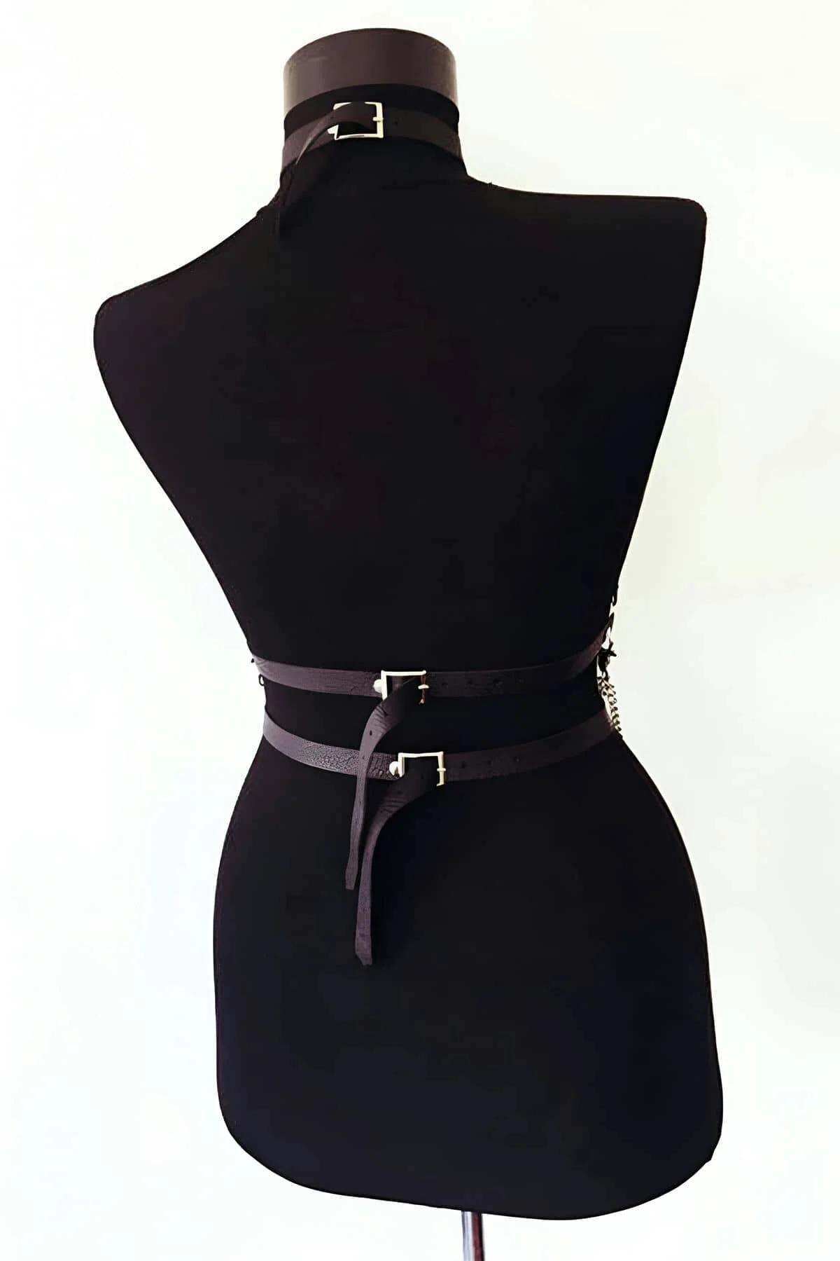Siyah deri göğüs harness L/XL beden arka kayış ve toka yapısı