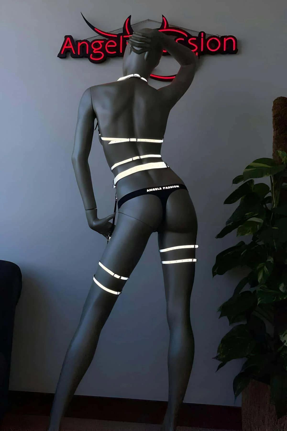 reflektörlü harness takımı yan görünüm bel bant ayarı ve uyluk bant düzeni