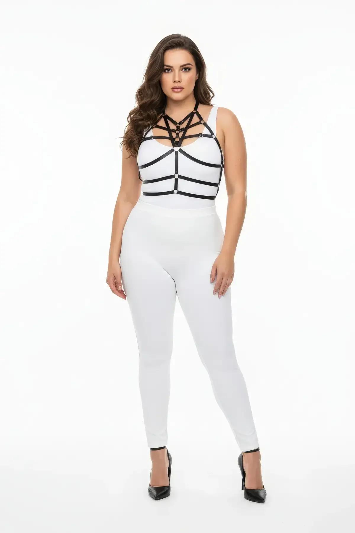 siyah lastik harness boyun üçgen çerçeve detayı altın toka klipsleri