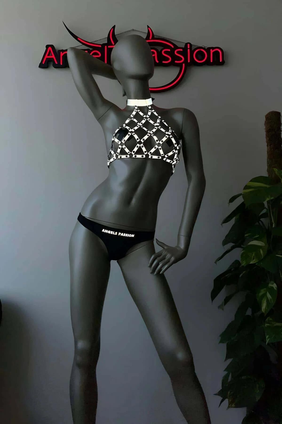 reflektörlü bant şerit kafes bra harness simetrik elmas grid yakın çekim