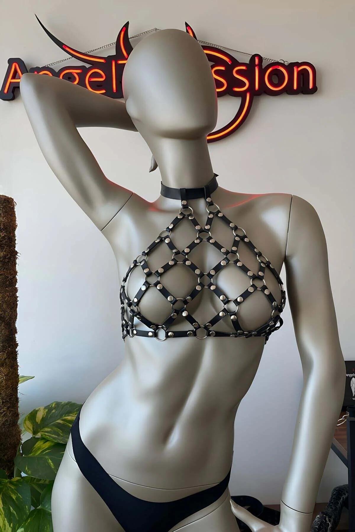 büyük beden siyah göğüs harness kare desen L-XL yan açı görünüm