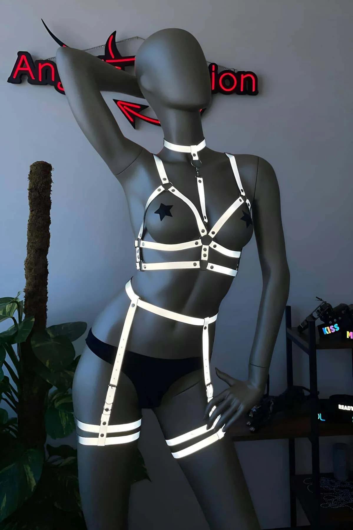 Reflektörlü polyester bant harness seti üç parça ayrı görünüm beyaz yansıma