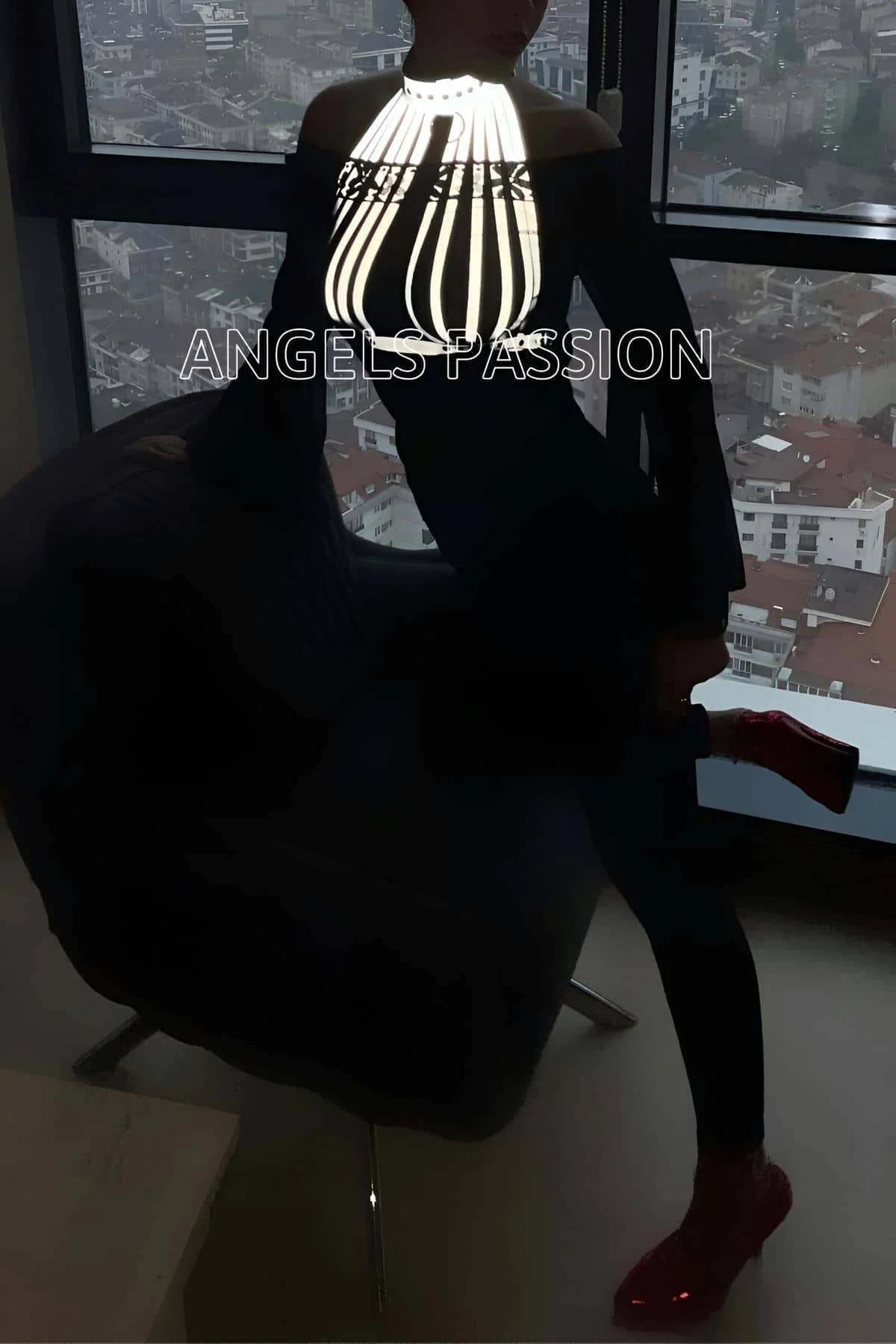 reflektörlü polyester bantlı büstiyer ön görünüm boyun choker detayı