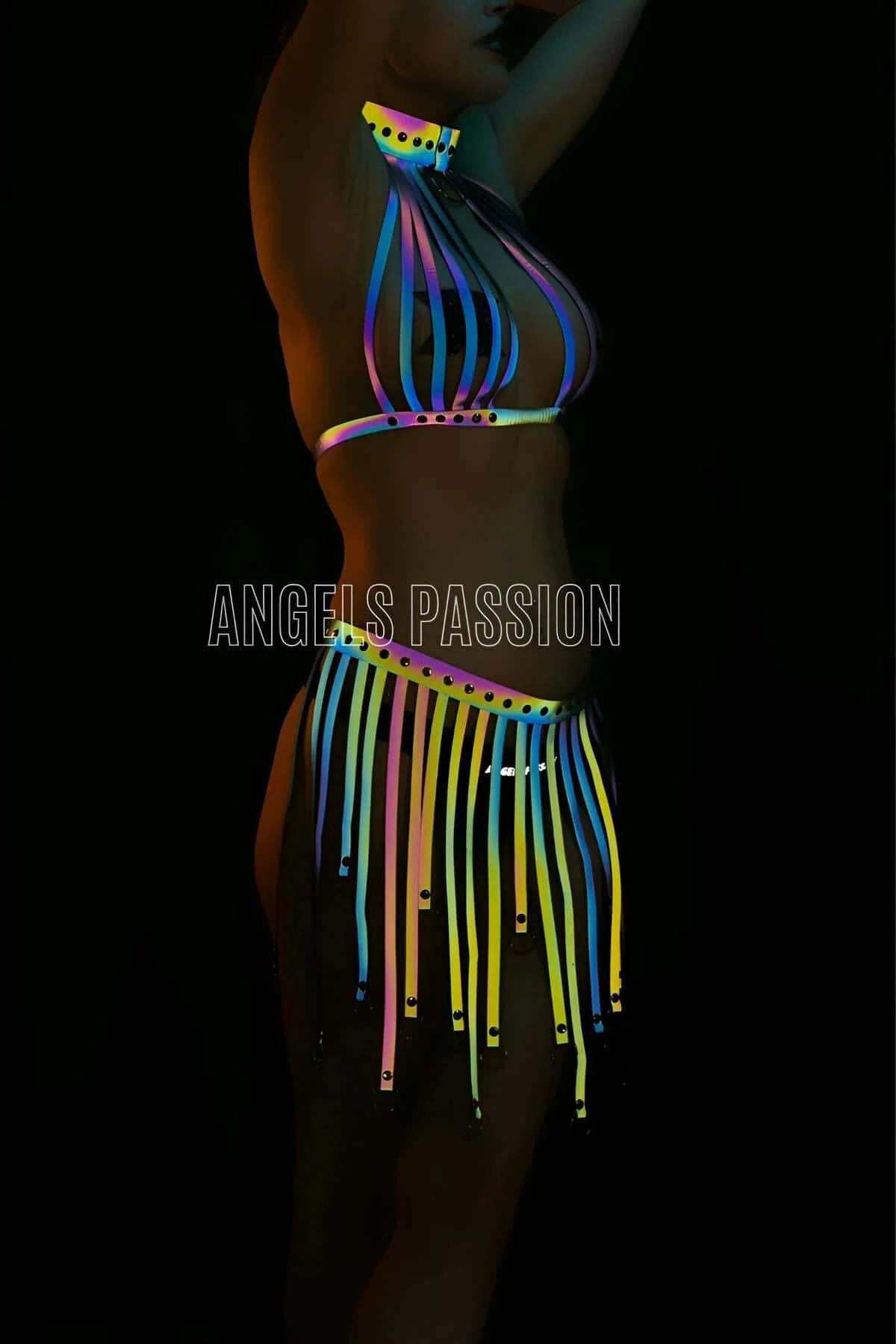 Gökkuşağı renkli reflektörlü harness bra choker detay UV ışık altında neon parlaklık