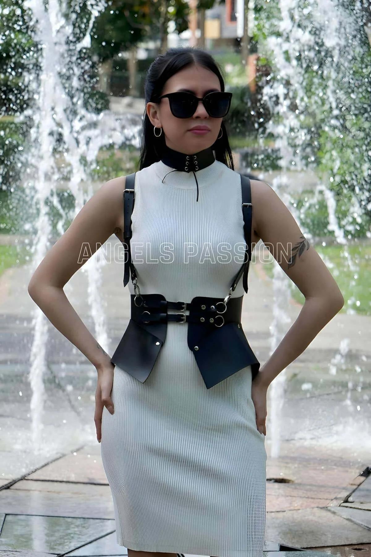 ខ្សែក្រវ៉ាត់ Harness ស្បែកស្ត្រី ម៉ូតប្លែកទាន់សម័យ ជាមួយខ្សែក