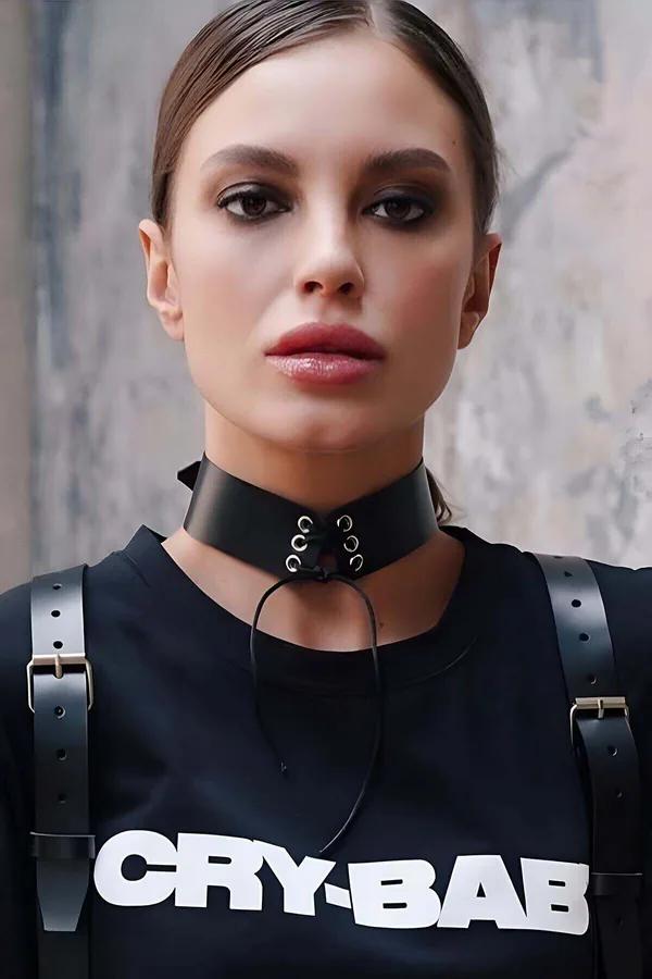 Siyah vegan deri geniş bant choker tasma gümüş metal halkalı ön ip bağlamalı boyun aksesuar
