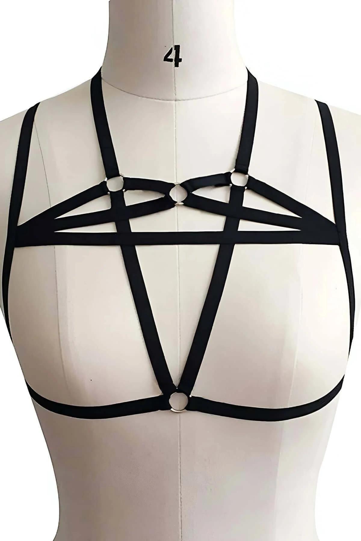 siyah lastik bant harness pentagram konfigürasyonu yakın çekim gümüş O-ring detayı