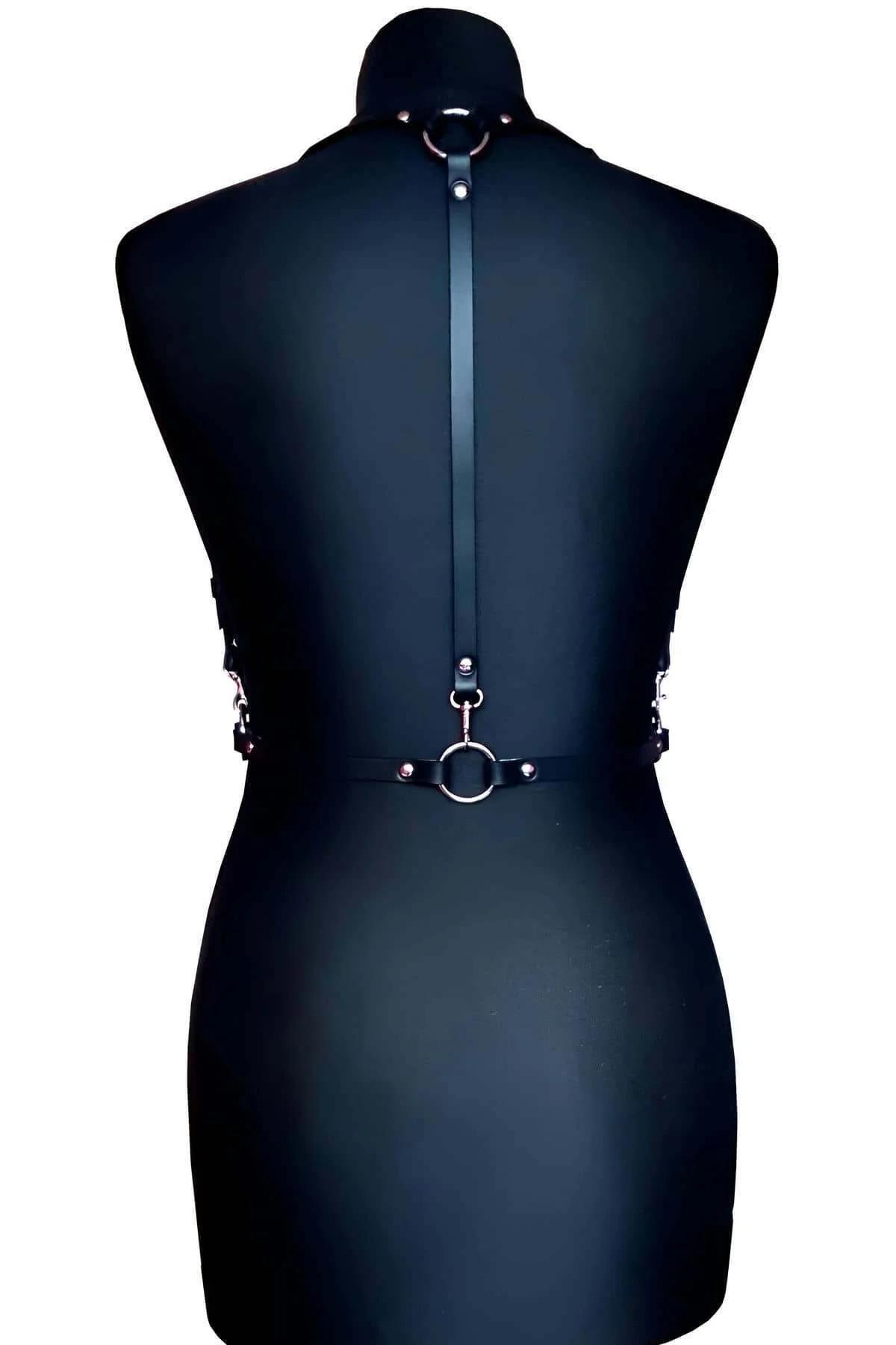 Gümüş kare toka bel kayışı ve D-halkası detayı siyah harness