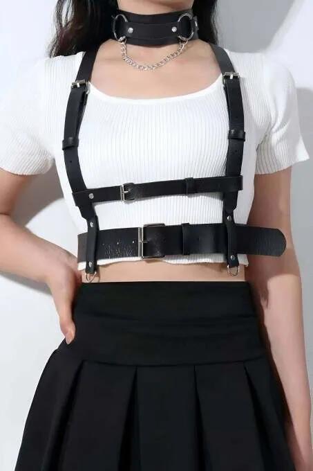 siyah vegan deri göğüs harness ve choker tasma takım, gümüş toka ve zincir detay, omuz askılı bel bandı