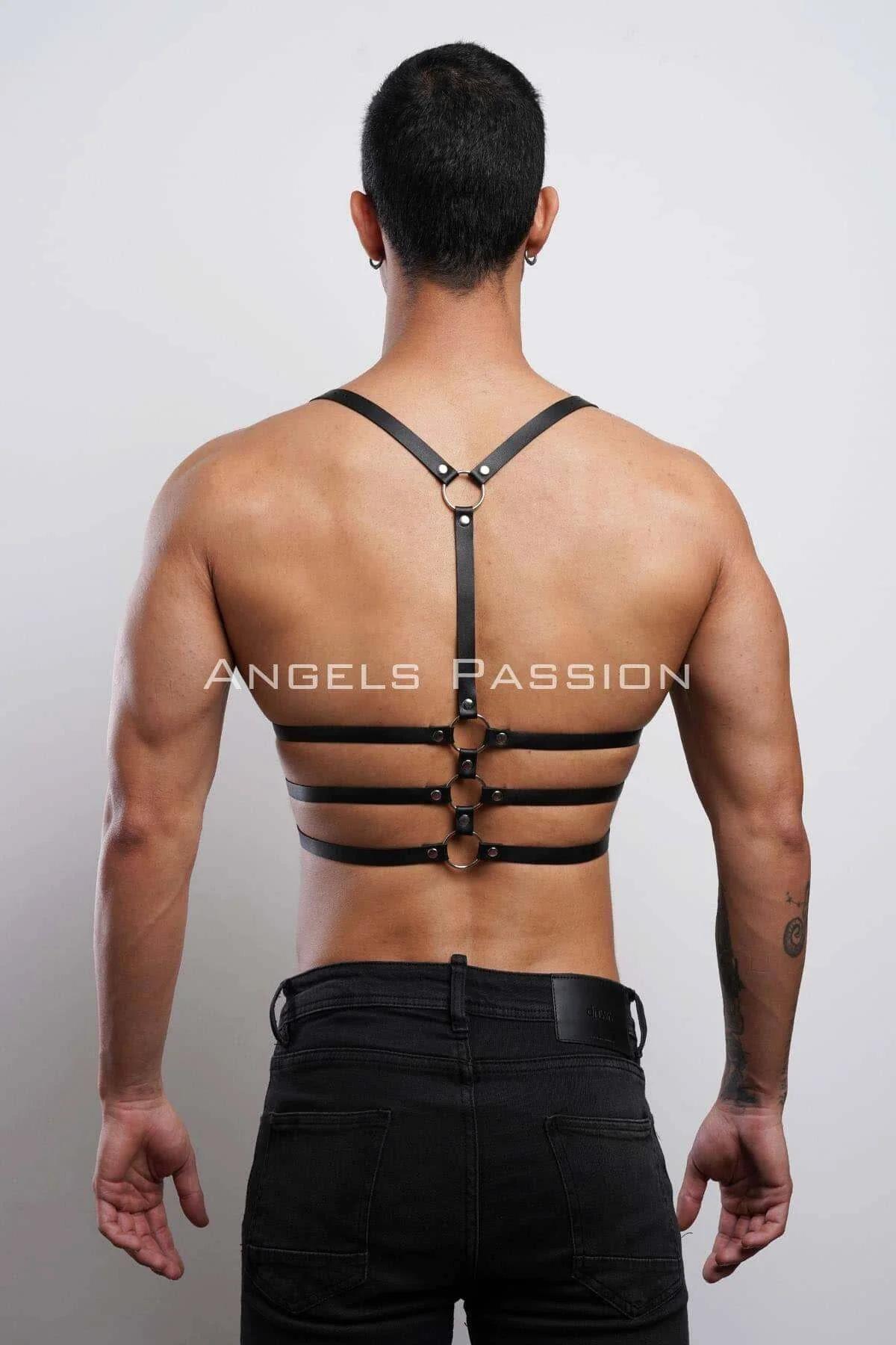 3 sıralı siyah erkek harness açık göğüs festival aksesuar kombin