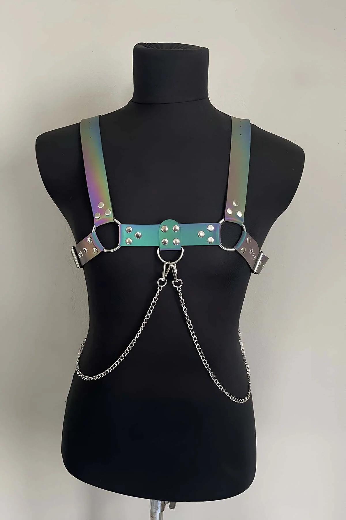 Rainbow yansıtıcı bantlı erkek harness ön görünüm, gümüş nikel kaplama rivet ve O-ring detayı