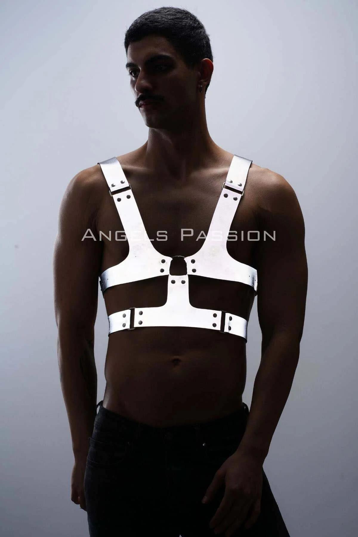reflektör kaplı beyaz erkek harness omuz askısı ve gümüş metal rivet detayı