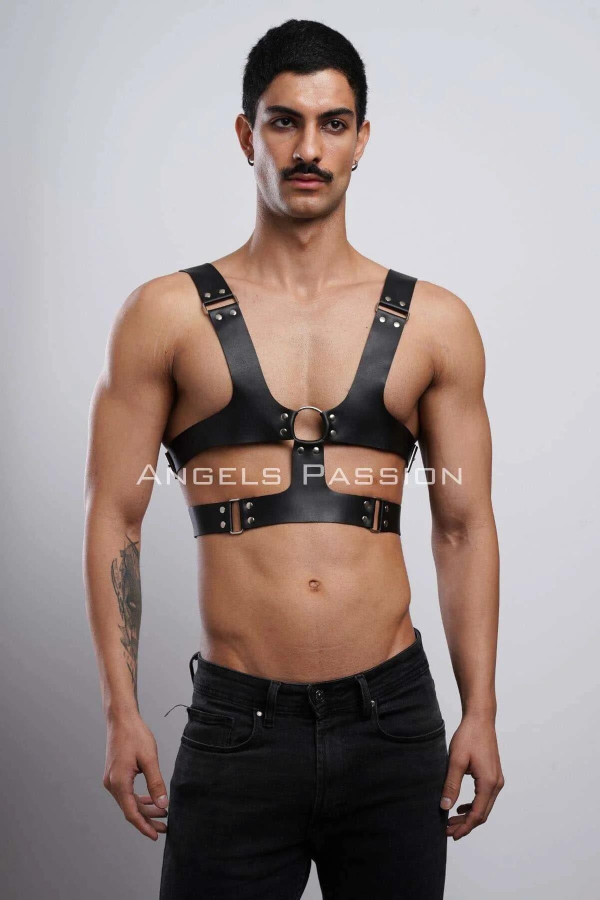 Siyah vegan deri erkek harness kemer, bronz D-tokalı bel bandı ön detay görünümü