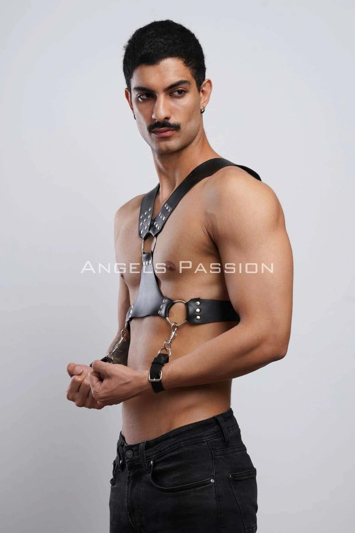 Kelepçeli erkek harness snap-hook bağlantı noktası ve çıkarılabilir kelepçe detayı