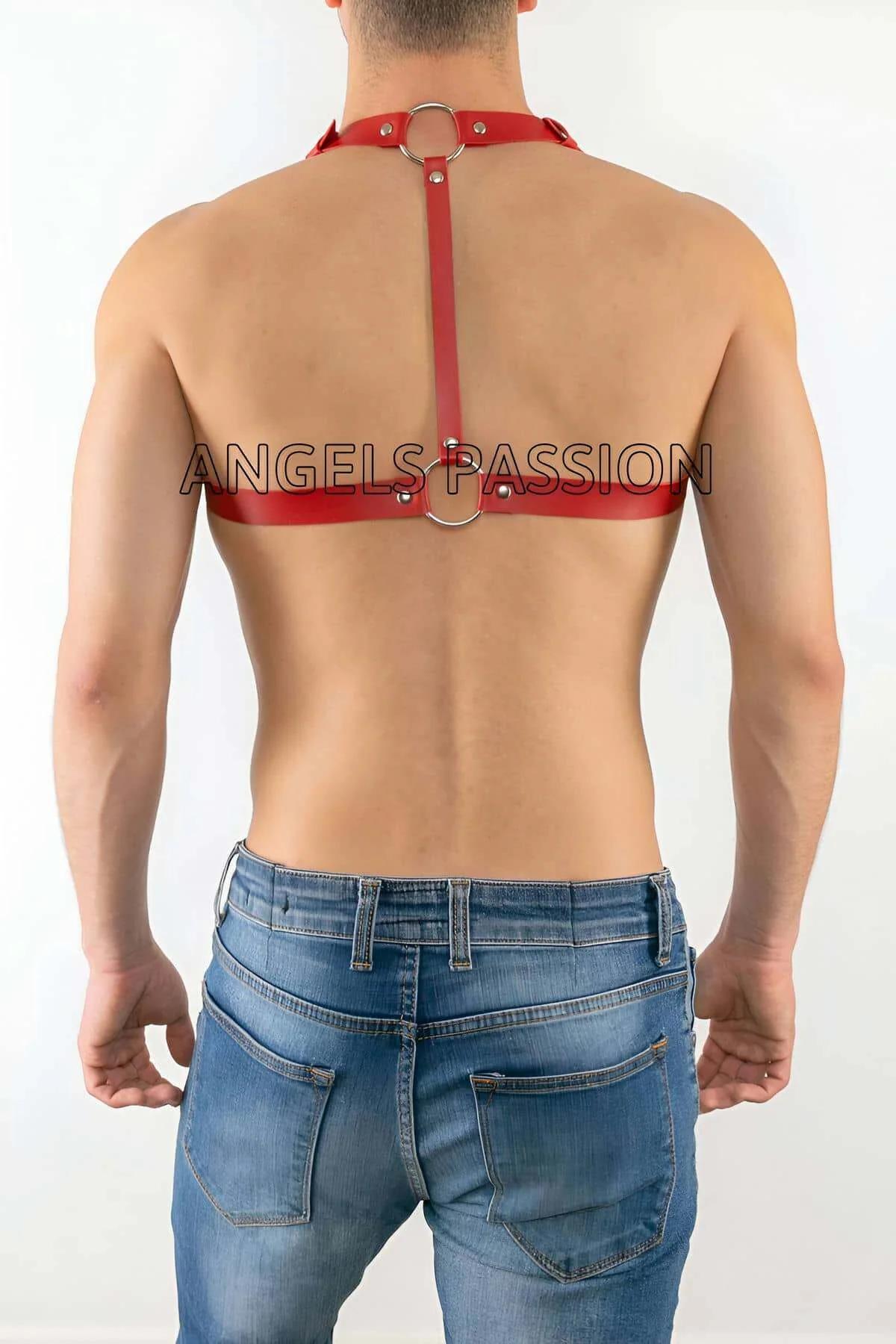 erkek göğüs harness kırmızı şerit gümüş toka yan açı görünümü