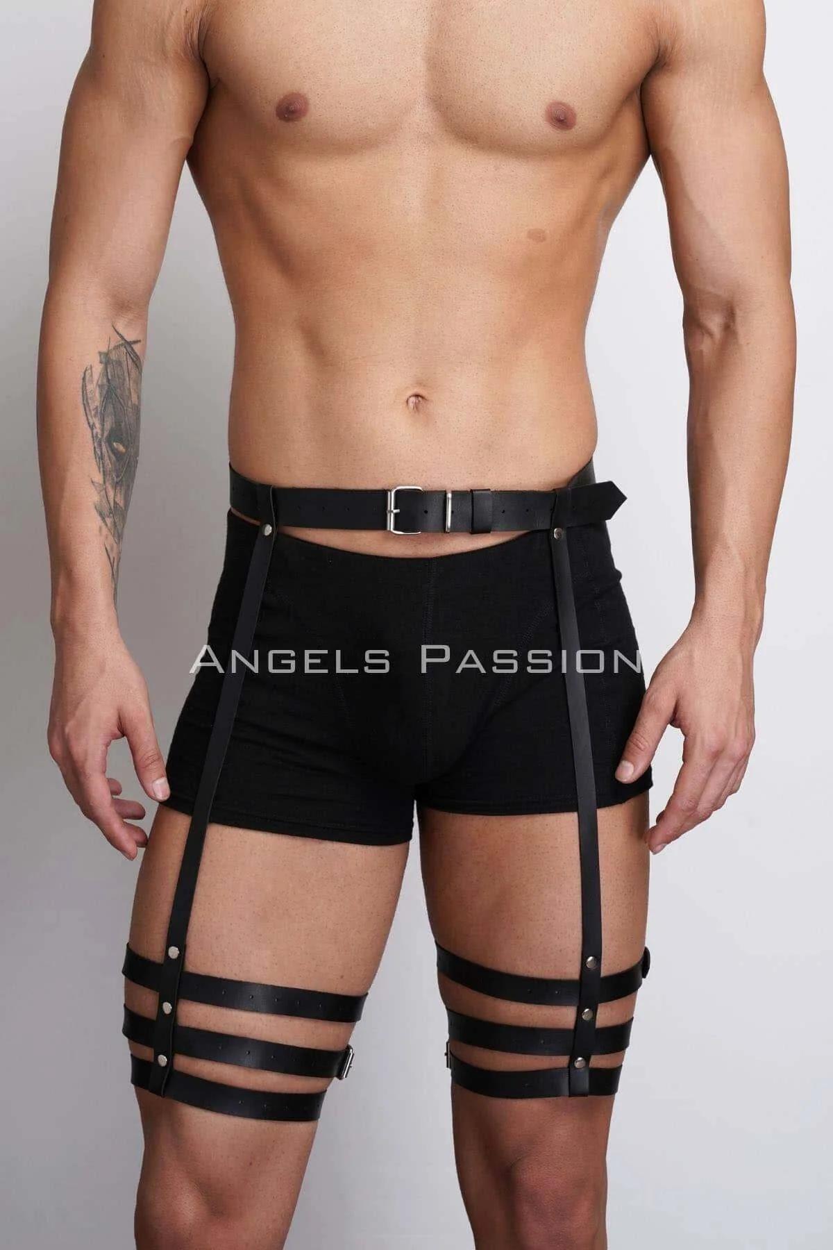 siyah PU deri jartiyer harness bel kemeri ve gümüş metal toka yakın plan