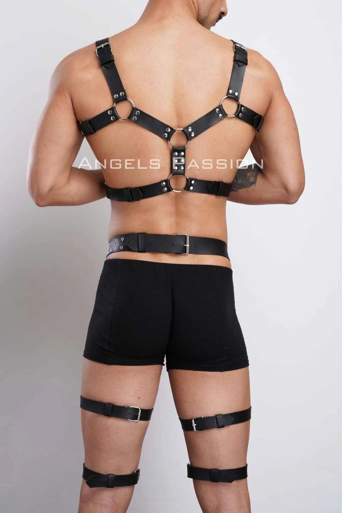 Erkek bacak harness siyah vegan deri, uyluk ve diz üstü şerit bantlar, gümüş toka ve O-ring
