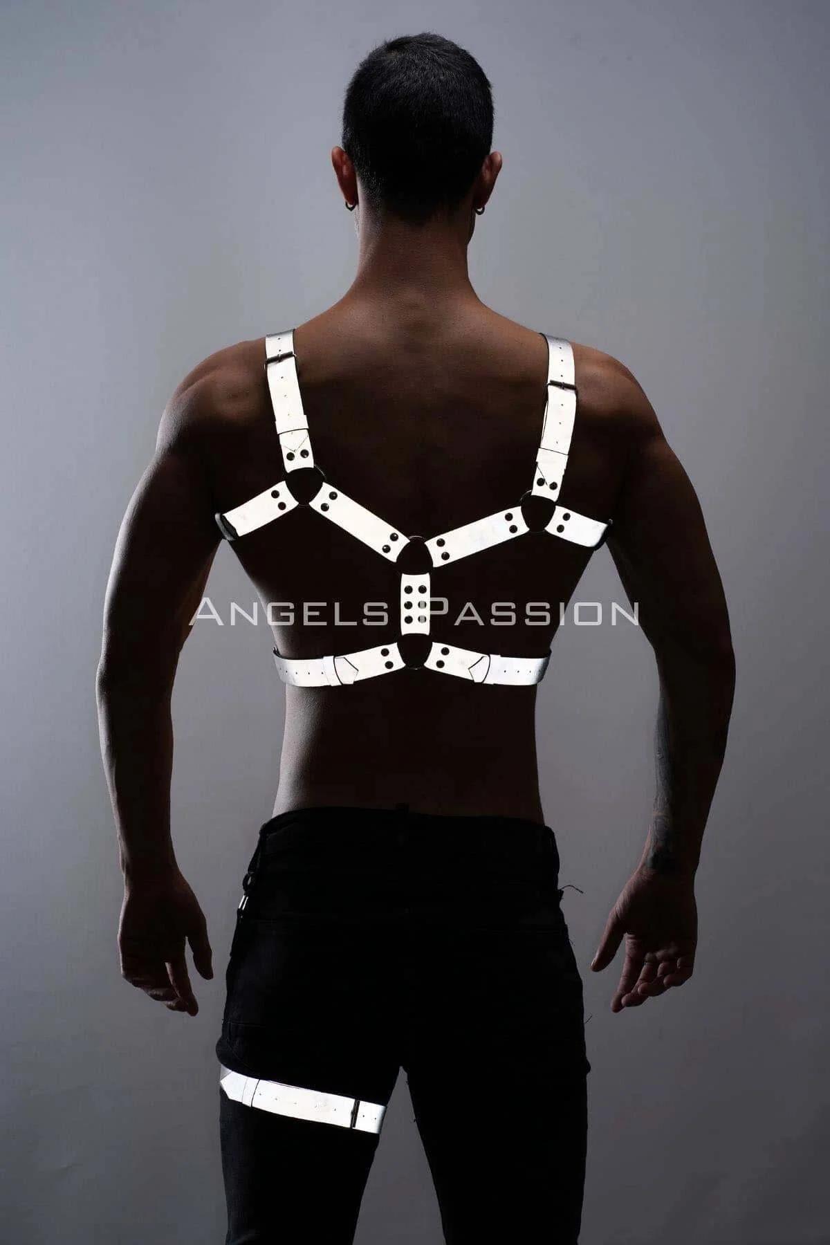 Beyaz vegan deri erkek harness göğüs bandı yatay karın şeridi ve toka ayar sistemi