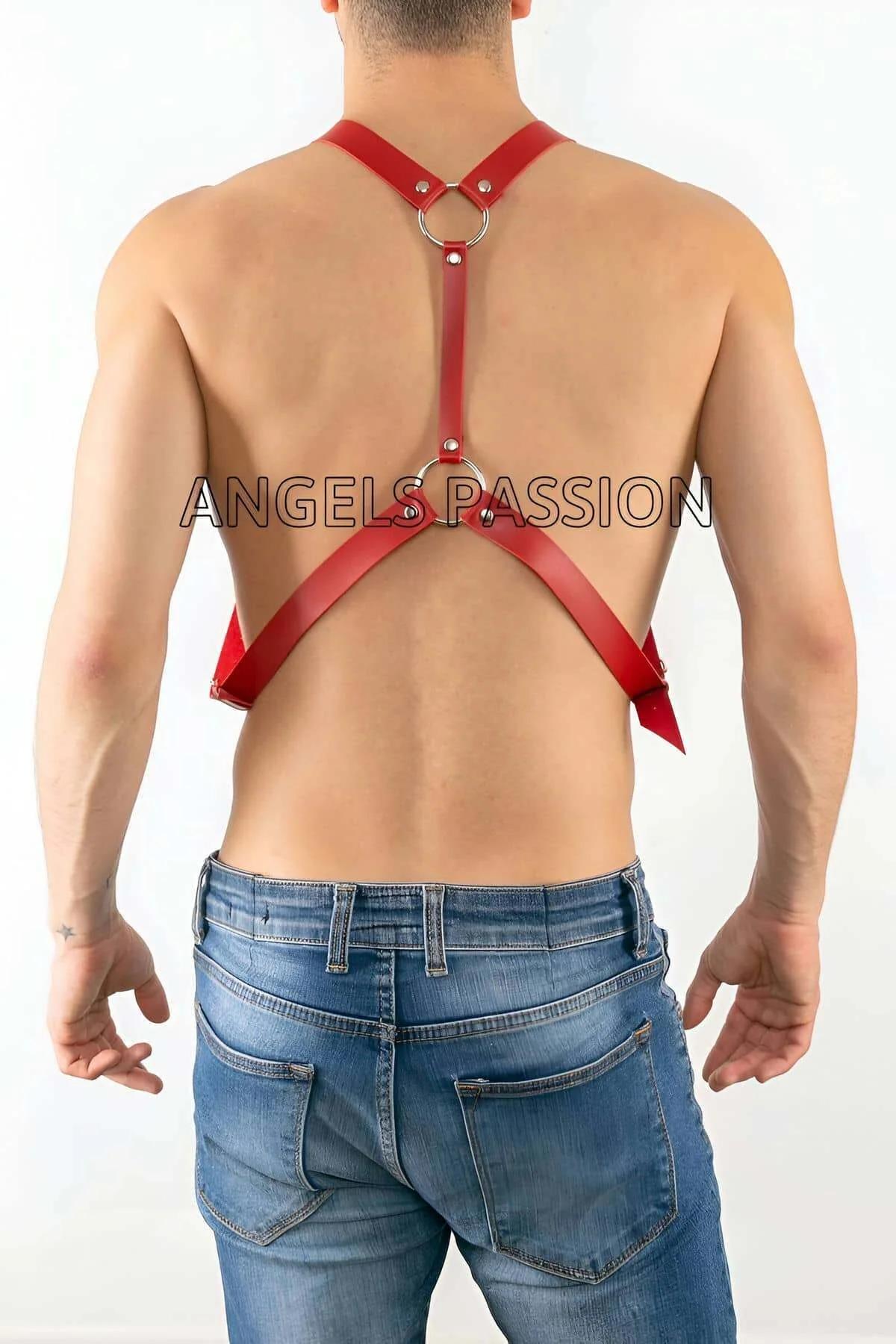 kırmızı suni deri erkek harness kayışları gümüş metal toka ile önden görünüm