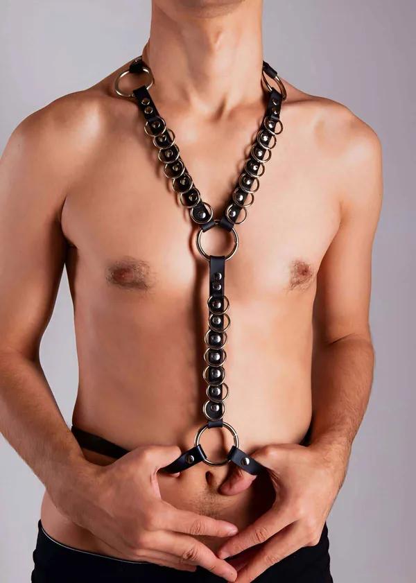 sıralı halkalı erkek harness siyah vegan deri V kesim göğüs bantları krom metal halkalar