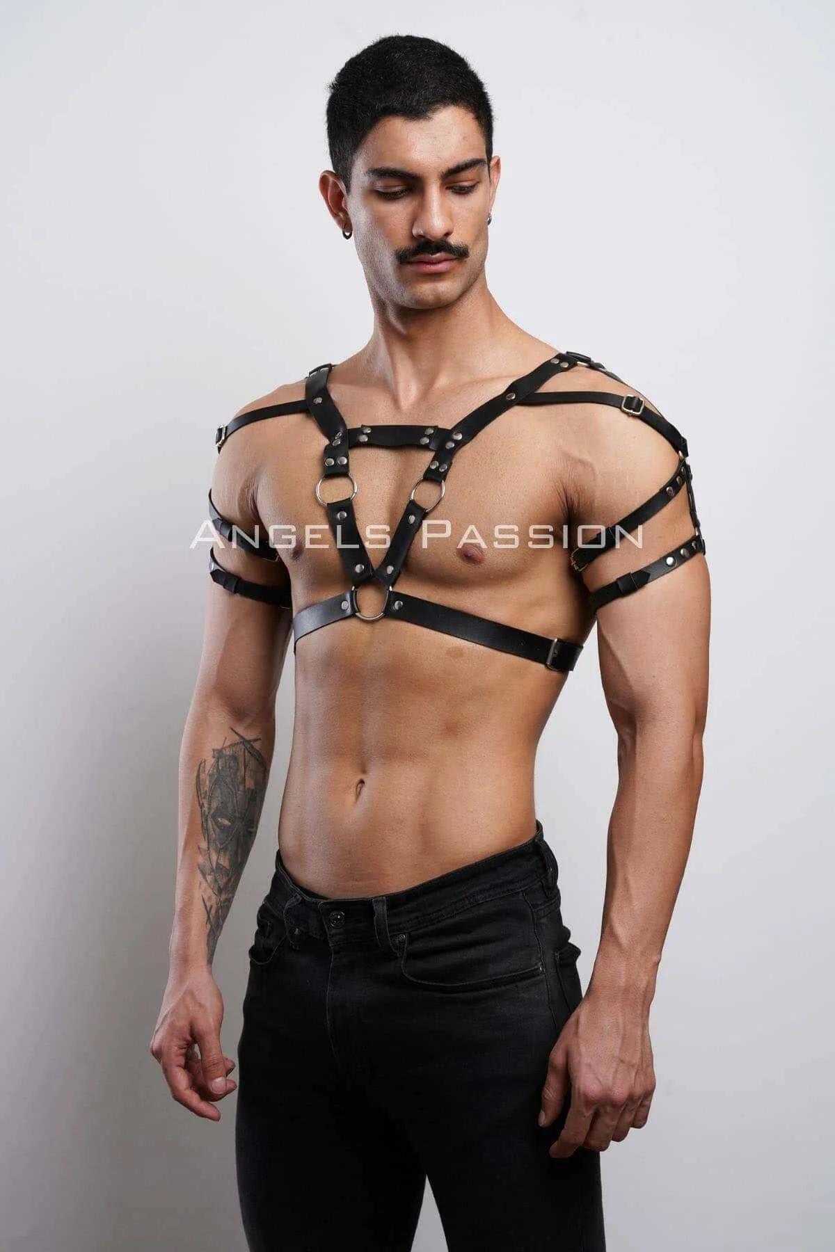 siyah mat PU vegan deri erkek harness yan görünüm, gümüş toka detayı