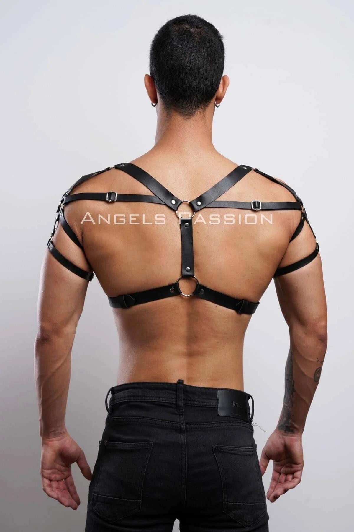 siyah vegan deri erkek partywear harness, üç yatay göğüs şeridi ve toka sistemi