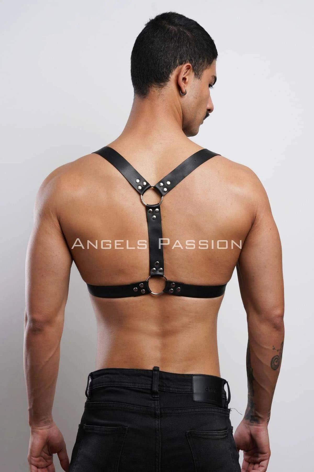 Gümüş D halka detaylı siyah vegan deri erkek harness ön görünüm tam boy