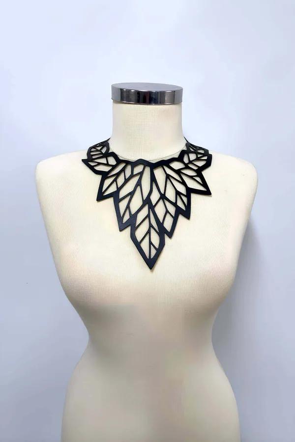 Lazer Kesim Yaprak Desenli Deri Choker, Deri Kolye - APFT1417