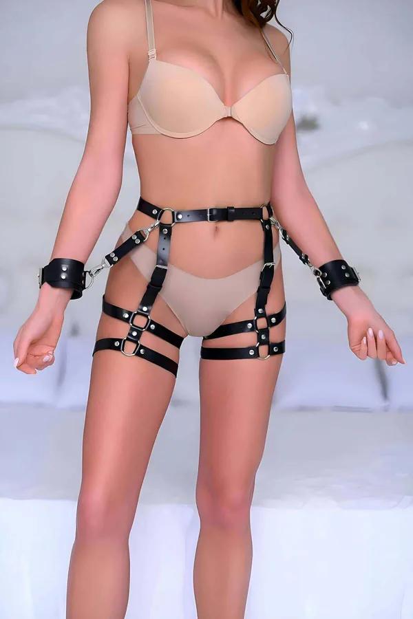 siyah vegan deri kelepçeli harness takımı bel kemeri uyluk çerçevesi bileklik gümüş metal donanım