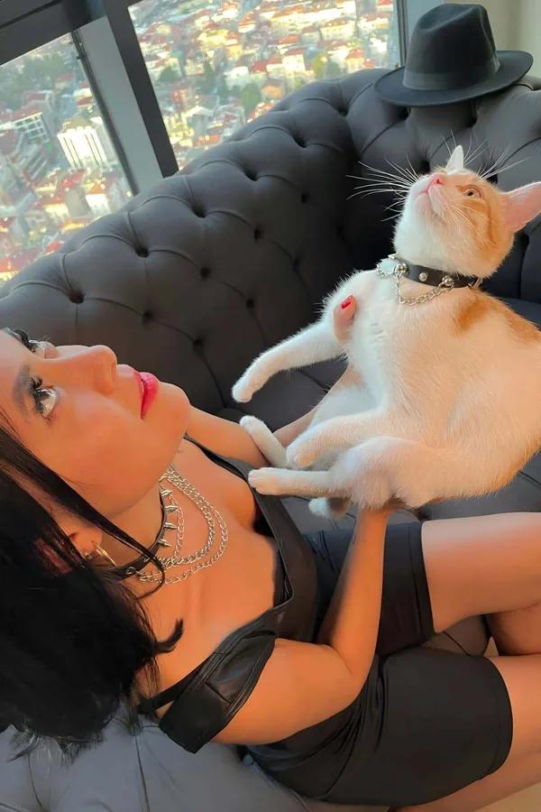 siyah vegan deri çivili choker altın zincir katmanlı anne kedi eşleşen set kadın boyunluk aksesuar