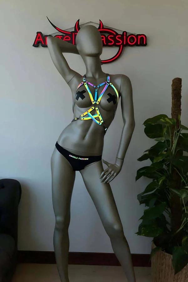 Reflektörlü göğüs harnesi gökkuşağı renk mavi sarı yeşil bantlı metal O-ring ayarlanabilir kadın aksesuar gece ışığında