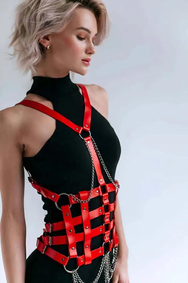 kırmızı vegan deri korse harness kafes kayış gümüş zincir elbise üzeri aksesuar