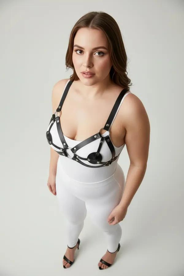 büyük beden siyah vegan deri sütyen harness gümüş O-halka ve perçin detaylı göğüs aksesuar