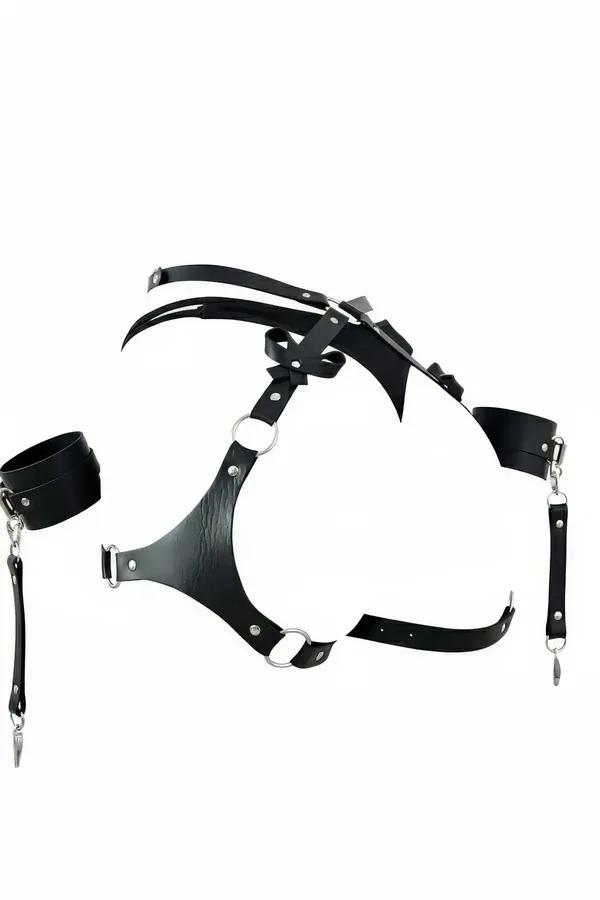 siyah vegan deri harness takım fiyonk detaylı gümüş metal halka ve zincirli bilek kolu aksesuarıyla