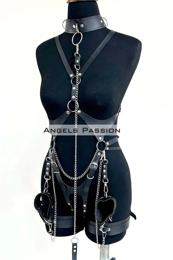 Siyah vegan deri full body harness takımı gümüş O-ring zincir ve kalp kelepçe detayıyla